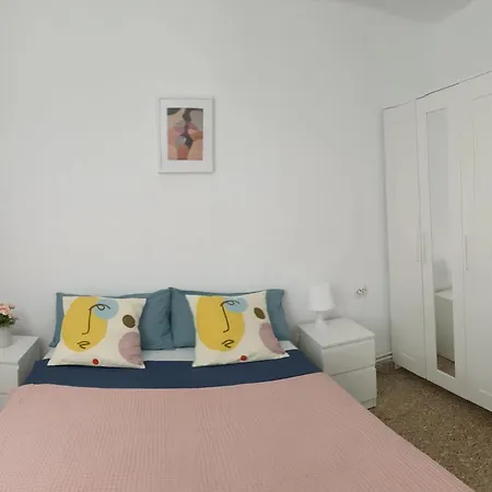 Apartment For 6 People. Valencia